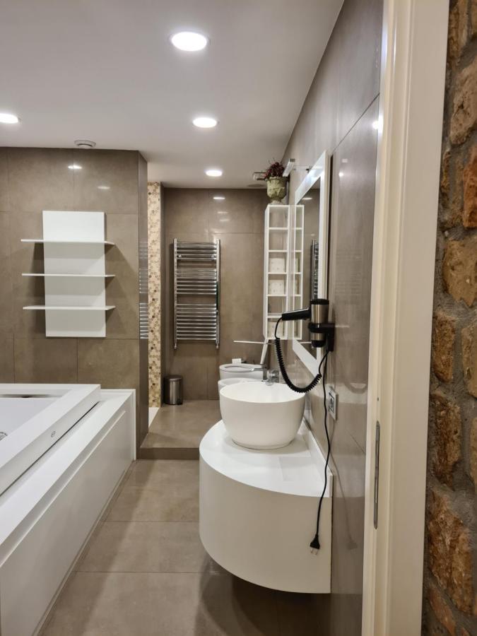 Incantevole Con Jacuzzi โรม ภายนอก รูปภาพ